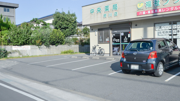 中央薬局　府川店の駐車場