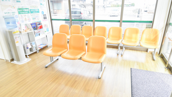 そうごう薬局　丸亀今津店の待合スペース