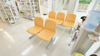 そうごう薬局　高木瀬店の待合スペース