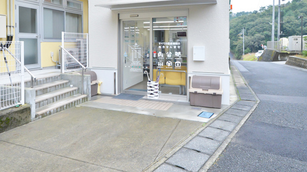 そうごう薬局　須々万店の入口