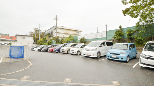 そうごう薬局　香里ヶ丘店の駐車場