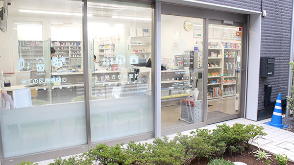 そうごう薬局　志村坂上店の入口