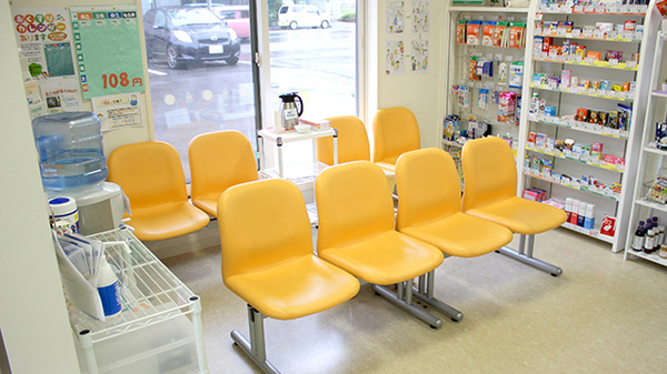 そうごう薬局　福島駅前店の待合スペース