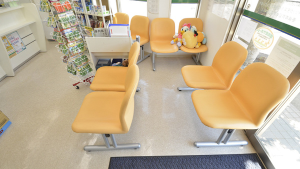 そうごう薬局　芦辺店の待合スペース