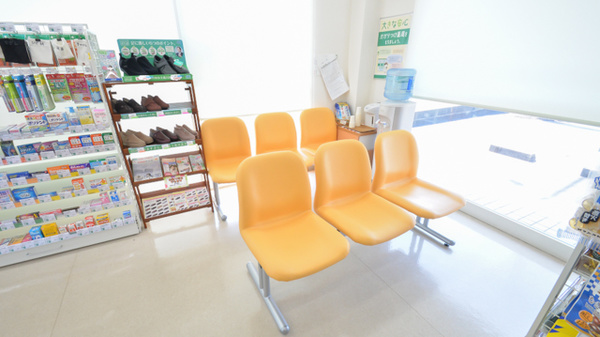 そうごう薬局　荒尾店の待合スペース