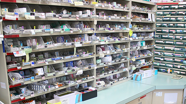 さくらい薬局　南荒川沖店の薬棚