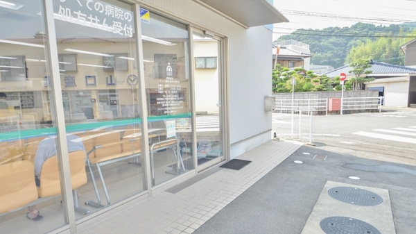 そうごう薬局　諫早小野町店の入口