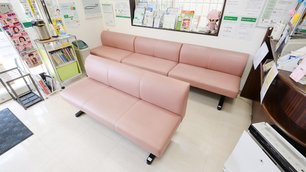そうごう薬局　石丸東店の待合スペース