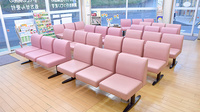 そうごう薬局　井野台店の待合スペース