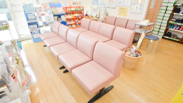 そうごう薬局　浮羽店の待合スペース