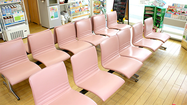 そうごう薬局　大原店の待合スペース