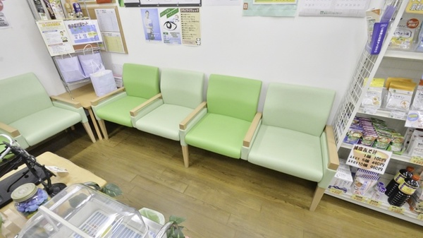 そうごう薬局　大牟田上町店の待合スペース