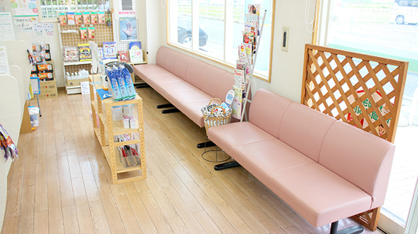 そうごう薬局　鹿島店の待合スペース