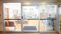 そうごう薬局　かしはら店の入口