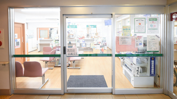 そうごう薬局　かしはら店の入口