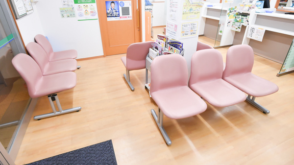 そうごう薬局　かしはら店の待合スペース