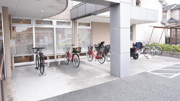 そうごう薬局　かしはら店の駐輪場