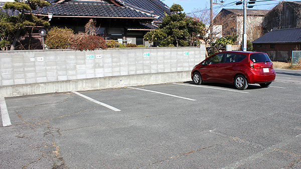 小豆畑薬局の駐車場