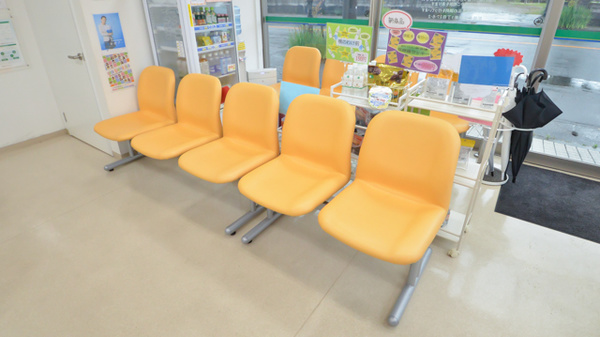 そうごう薬局　上川東店の待合スペース
