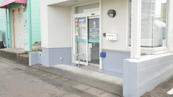 そうごう薬局　亀崎店の入口