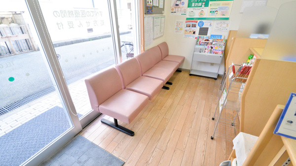 そうごう薬局　川尻店の待合スペース