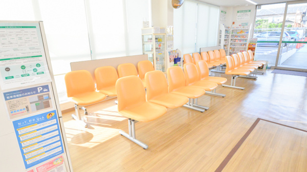 そうごう薬局　京都松尾店の待合スペース