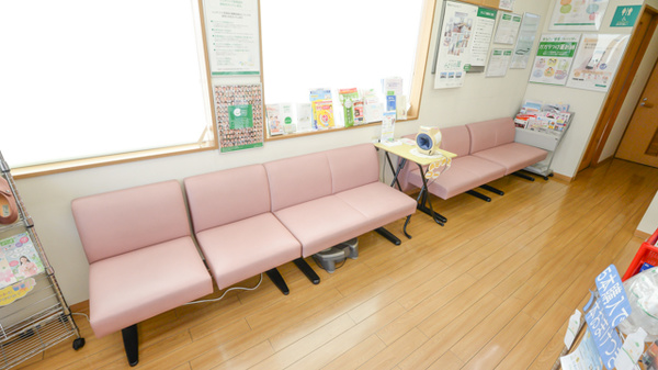 そうごう薬局　久保店の待合スペース