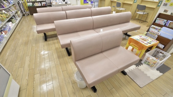 そうごう薬局　久留米医大前店の待合スペース