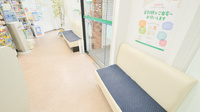 そうごう薬局　光善寺店の待合スペース