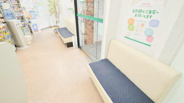そうごう薬局　光善寺店の待合スペース