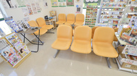 そうごう薬局　郷ノ浦店の待合スペース