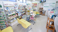そうごう薬局　児島店の待合スペース