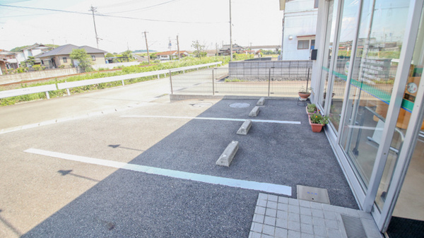そうごう薬局　小竹店の駐車場