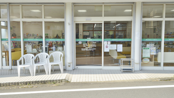 そうごう薬局　小長井店の入口