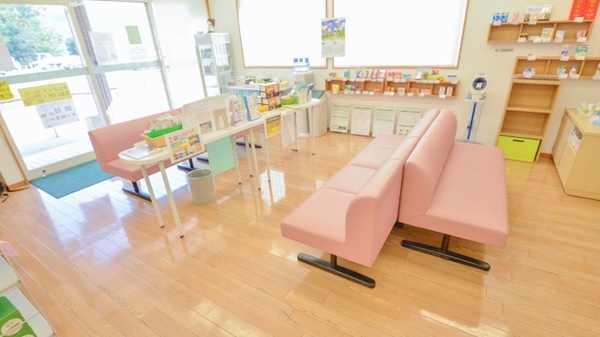そうごう薬局　西海大島店の待合スペース