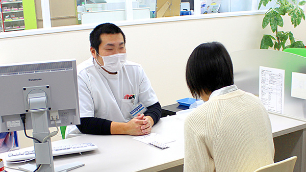 医学部前調剤薬局の服薬指導対応