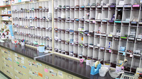 医学部前調剤薬局の薬棚