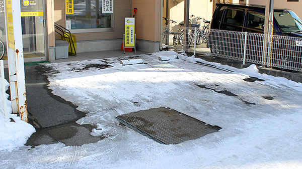 鈴川調剤薬局の駐車場