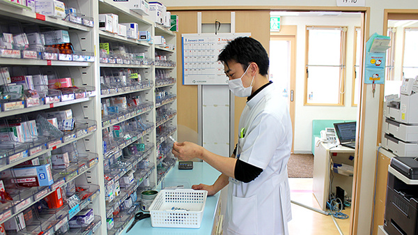 城西調剤薬局の作業風景