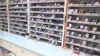 七日町調剤薬局の薬棚