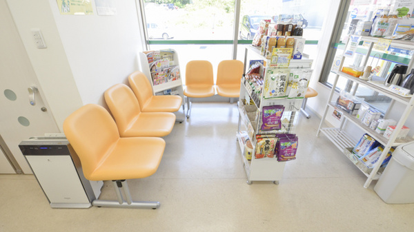 そうごう薬局　対馬広域センター店の待合スペース
