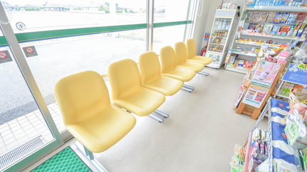 そうごう薬局　富合店の待合スペース