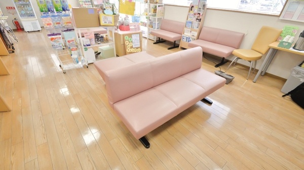 そうごう薬局　中津店の待合スペース