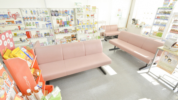 そうごう薬局　佐賀兵庫店の待合スペース