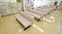 そうごう薬局　塩原店の待合スペース