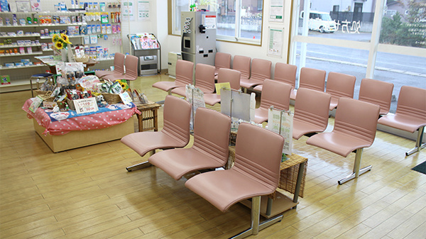 そうごう薬局　花輪店の待合スペース