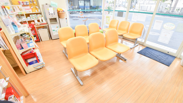 そうごう薬局　八幡浜店の待合スペース