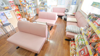 そうごう薬局　御陵下店の待合スペース