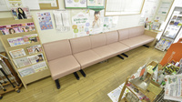 そうごう薬局　行橋西宮市店の待合スペース