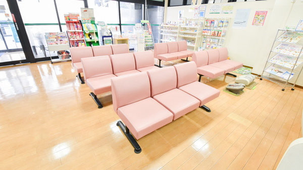 そうごう薬局　高松メディカルモール店の待合スペース